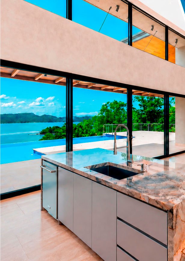 Ventanería SuperHouse con vista al mar